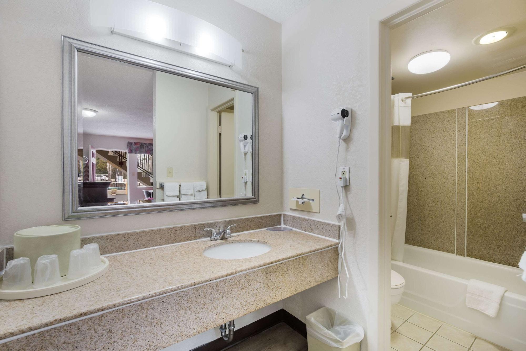 Econo Lodge Historic Area Williamsburg Extérieur photo