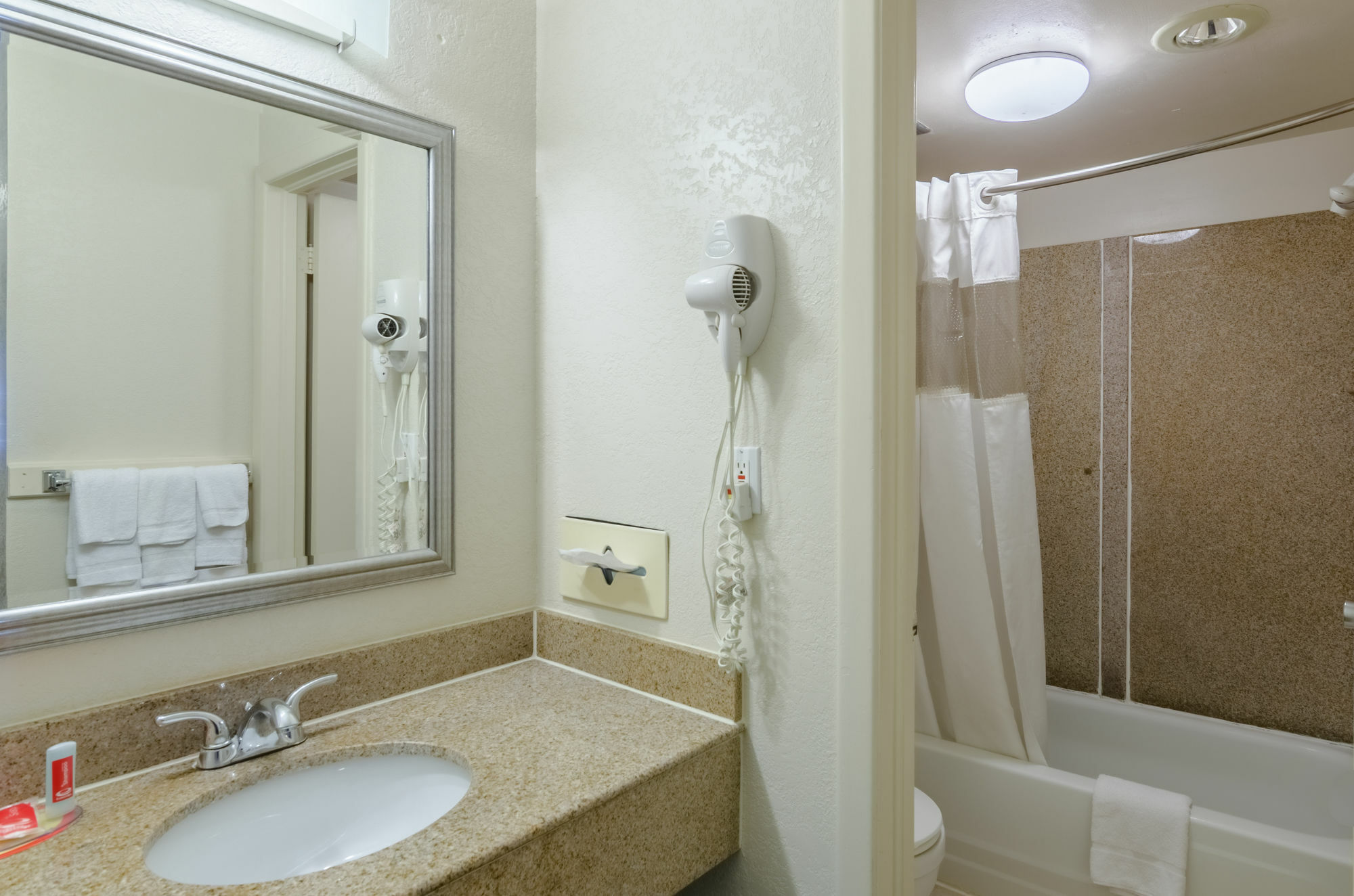 Econo Lodge Historic Area Williamsburg Extérieur photo